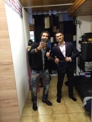 photo avec le client de la création sur-mesure